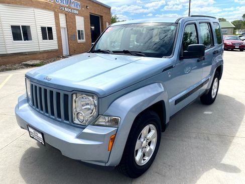 Used 2012 Jeep Liberty Sport w/ Driver Convenience Group image 2