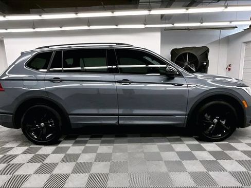 Used 2023 Volkswagen Tiguan SE R-Line FWD image 15