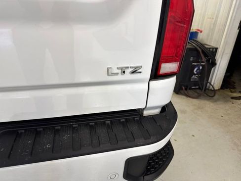 Used 2025 Chevrolet Silverado 2500 LTZ w/ Z71 Chrome Sport Edition AWD/4WD image 15