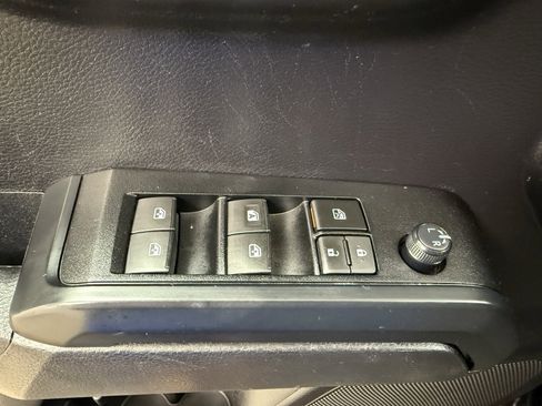 Used 2021 Toyota Tacoma SR image 11