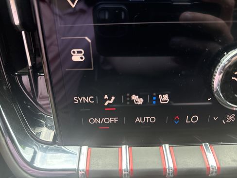 Used 2025 GMC Yukon XL AT4 Ultimate w/ LPO, Floor Liner Package AWD/4WD image 29