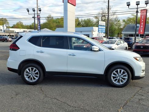 Used 2017 Nissan Rogue SV AWD/4WD image 4