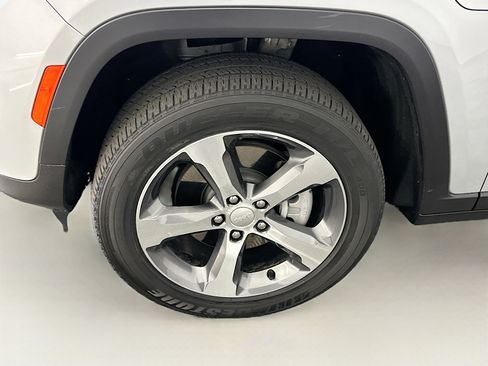 Used 2023 Jeep Grand Cherokee 4WD 4xe image 11