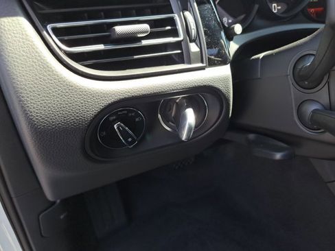 Used 2025 Porsche Macan image 28