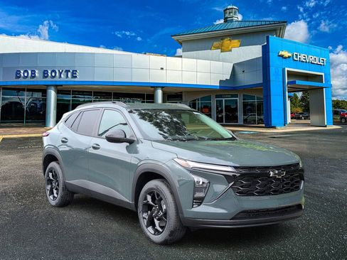 New 2026 Chevrolet Trax LT w/ Driver Confidence Package FWD image 9