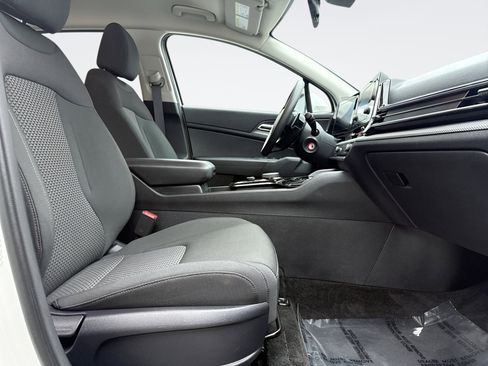 Used 2023 Kia Sportage LX image 16
