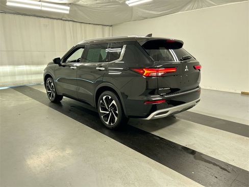 Used 2023 Mitsubishi Outlander SEL 40th Anniversary image 7