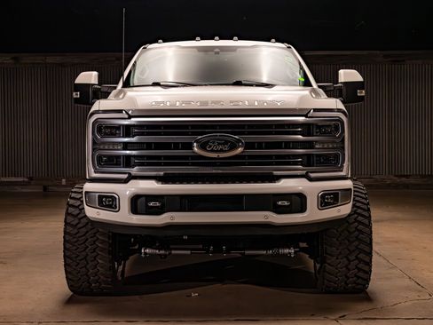 Used 2023 Ford F350 Limited w/ FX4 Off-Road Package image 2