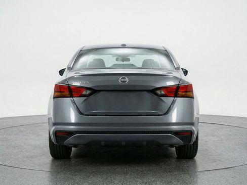 Used 2025 Nissan Altima 2.5 SV FWD image 7