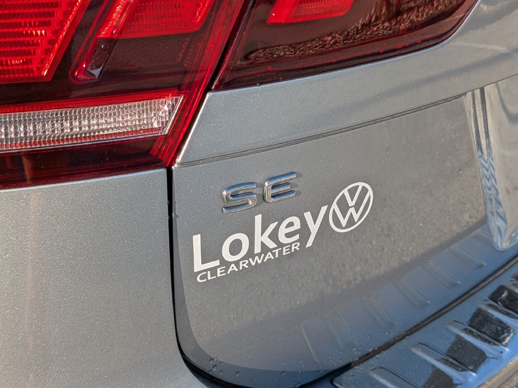 Certified 2023 Volkswagen Tiguan SE R-Line FWD image 9