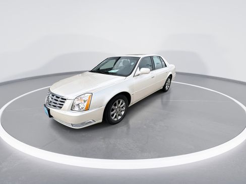 Used 2008 Cadillac DTS w/ Sun And Sound Package image 4