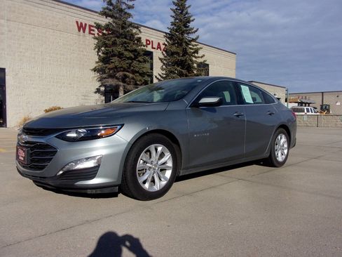 Used 2023 Chevrolet Malibu LT image 2