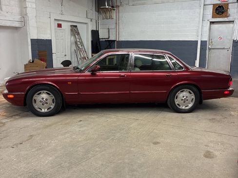 Used 1996 Jaguar XJ6 image 12