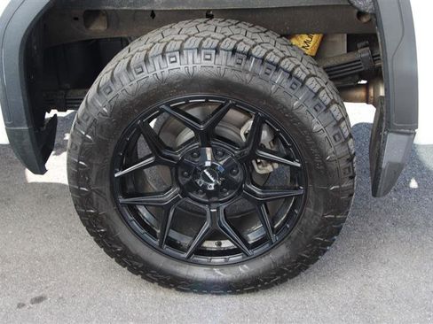 Used 2022 GMC Sierra 1500 AT4X image 15