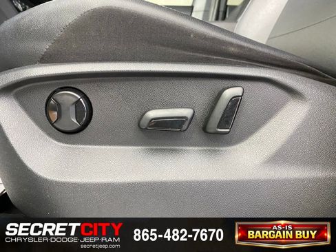 Used 2018 Volkswagen Tiguan SEL w/ R-Line Package AWD/4WD image 13