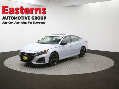 Used 2023 Nissan Altima 2.5 SR w/ SR Premium Package image 55