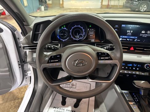 Used 2021 Hyundai Elantra Blue image 21