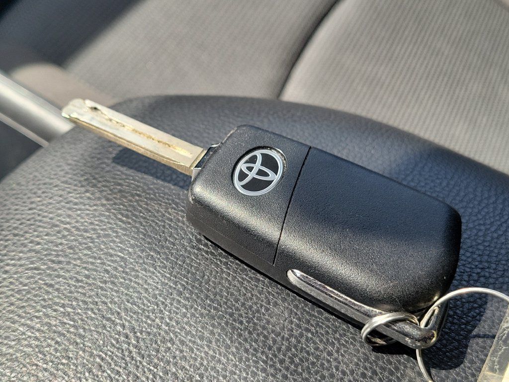 Used 2025 Toyota RAV4 LE AWD/4WD image 35