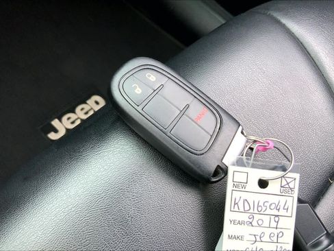 Used 2019 Jeep Cherokee Latitude Plus FWD image 14