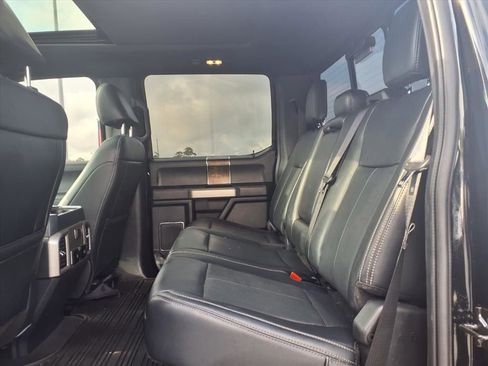 Used 2022 Ford F250 Lariat w/ Black Appearance Package image 17