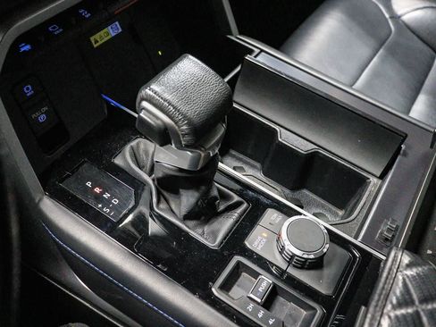 Used 2024 Toyota Tundra Platinum AWD/4WD image 25