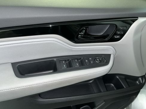 Used 2024 Honda Odyssey Touring image 13