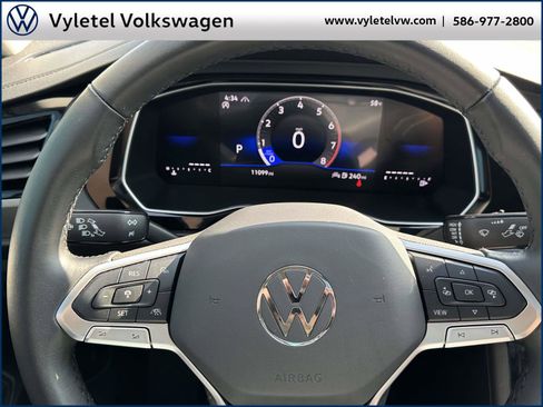 Certified 2024 Volkswagen Jetta SE w/ Panoramic Sunroof Package image 21