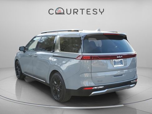 Certified 2023 Kia Carnival SX Prestige image 2