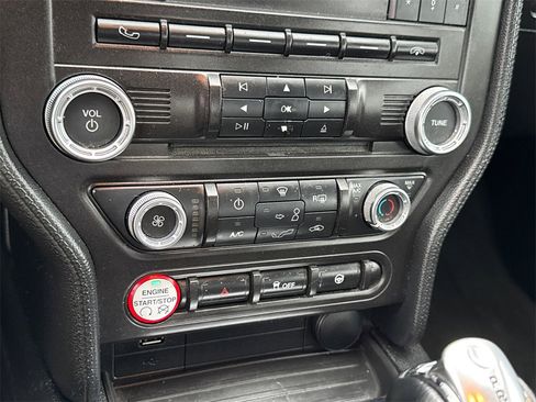 Used 2017 Ford Mustang V6 image 29