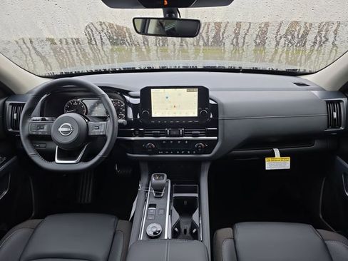 New 2025 Nissan Pathfinder SL w/ Black Appearance Package image 11