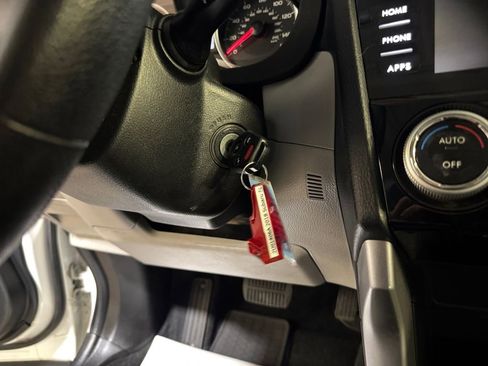 Used 2018 Subaru Forester 2.5i Premium w/ All-Weather Package image 29