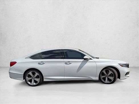 Used 2018 Honda Accord Touring image 4