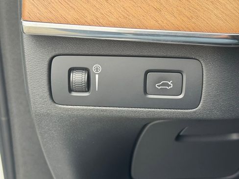 Used 2022 Volvo XC90 T6 Momentum w/ Advanced Package image 30