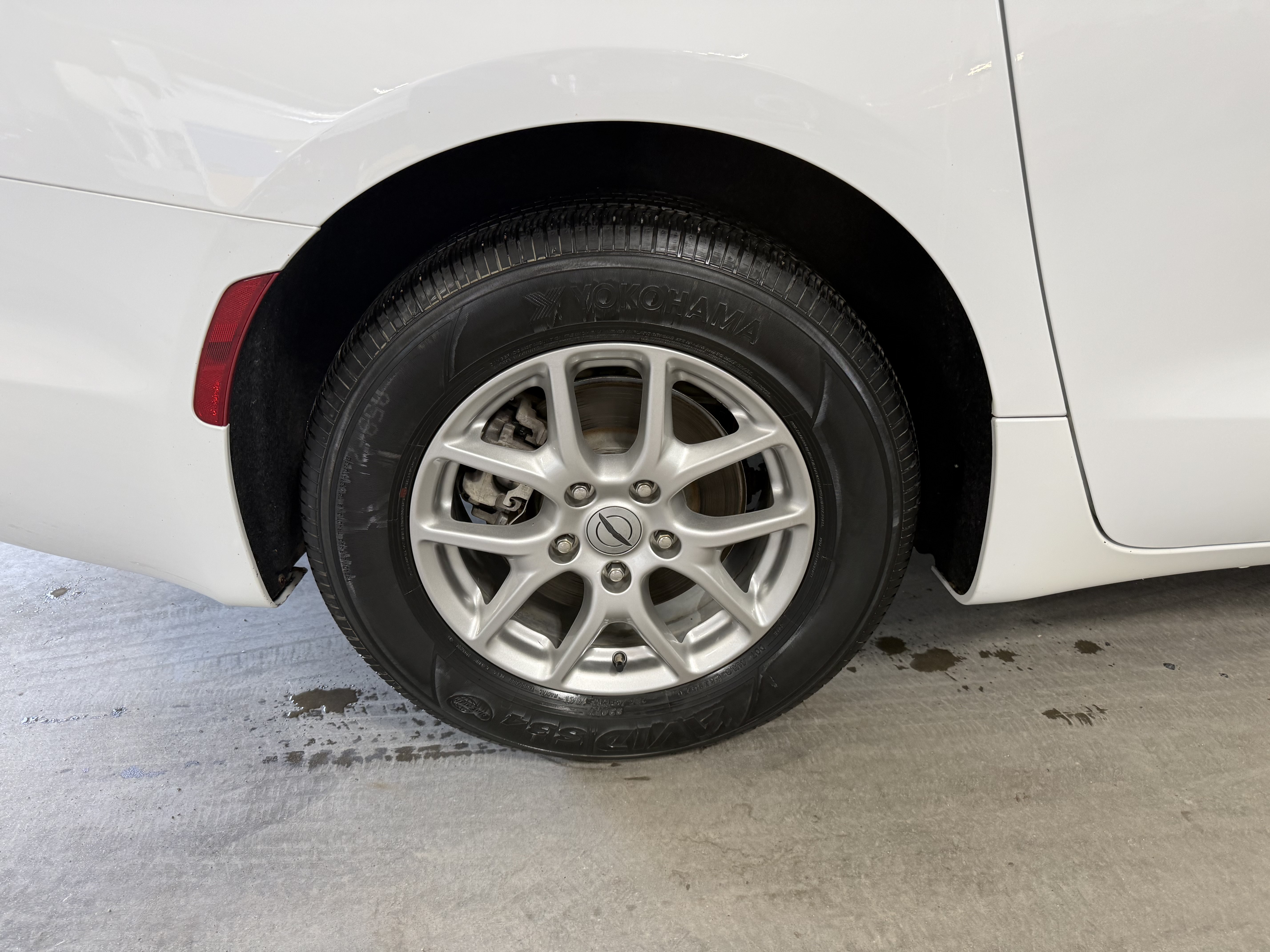 Used 2024 Chrysler Pacifica Touring-L FWD image 6