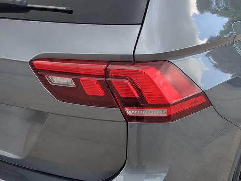 Certified 2024 Volkswagen Tiguan SE w/ Panoramic Sunroof Package FWD image 9