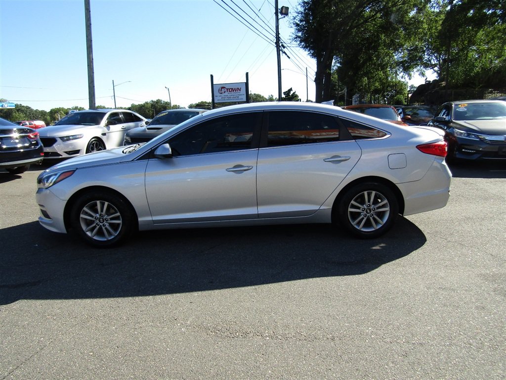 Used 2015 Hyundai Sonata SE w/ Option Group 09 FWD image 4
