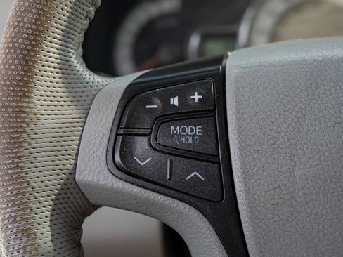 Used 2014 Toyota Sienna SE FWD image 33
