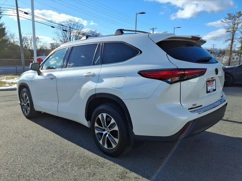 Used 2020 Toyota Highlander XLE image 12
