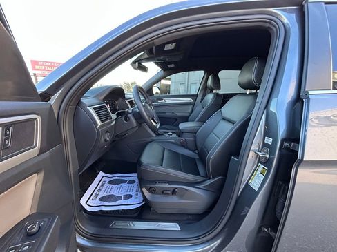 Used 2023 Volkswagen Atlas Cross Sport SEL image 14