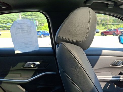 Used 2022 BMW 330i xDrive Sedan w/ M Sport Package image 13