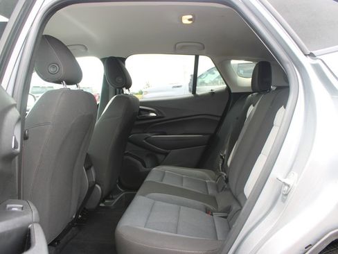 Used 2024 Chevrolet Trax LS w/ LS Convenience Package FWD image 14