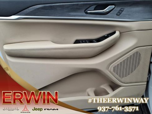 Used 2024 Jeep Grand Cherokee L Limited w/ Black Appearance Package image 10