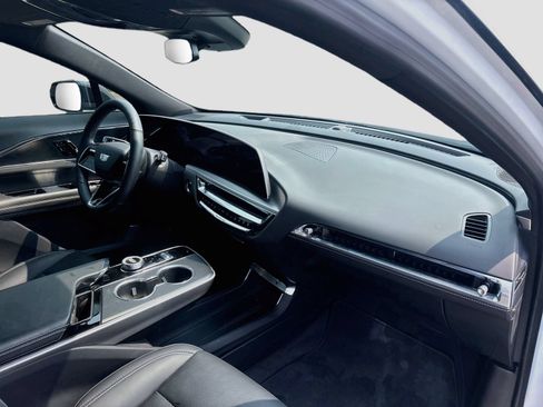 Used 2025 Cadillac Lyriq Sport RWD image 28