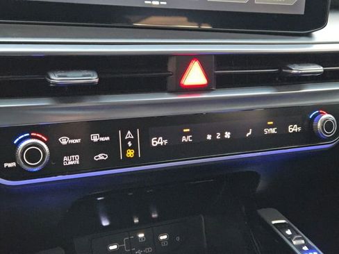 Used 2024 Kia Sorento SX image 18