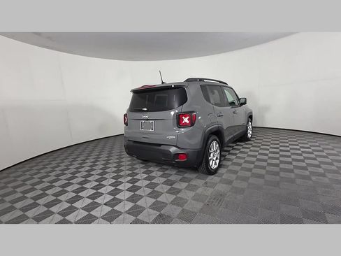 Used 2021 Jeep Renegade Latitude FWD image 45