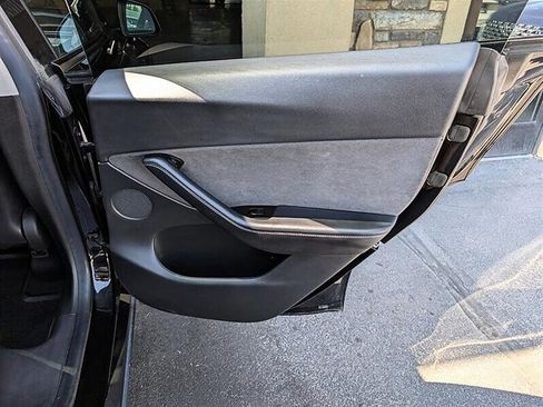 Used 2021 Tesla Model Y Long Range AWD/4WD image 29