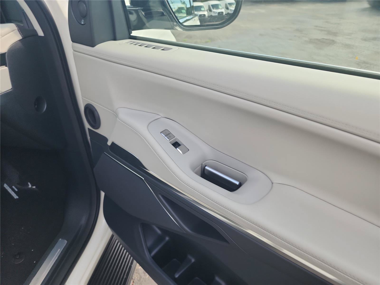 New 2026 Lincoln Navigator Premiere AWD/4WD image 23
