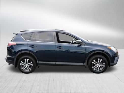Used 2018 Toyota RAV4 LE w/ Carpet Mat Package FWD image 8