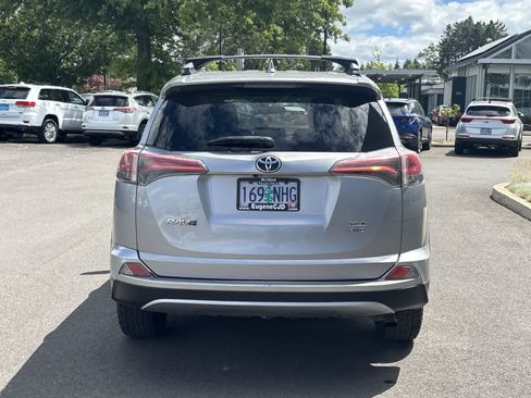 Used 2016 Toyota RAV4 XLE AWD/4WD image 4