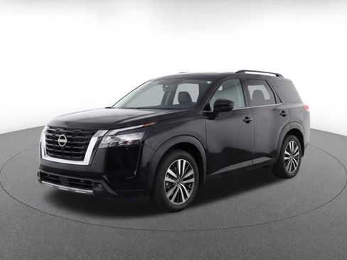 Used 2024 Nissan Kicks SV FWD image 3